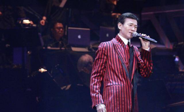 郑少秋，岁月如歌，唱响经典—记一场难忘的演唱会郑少秋演唱会郑欣宜助阵视频