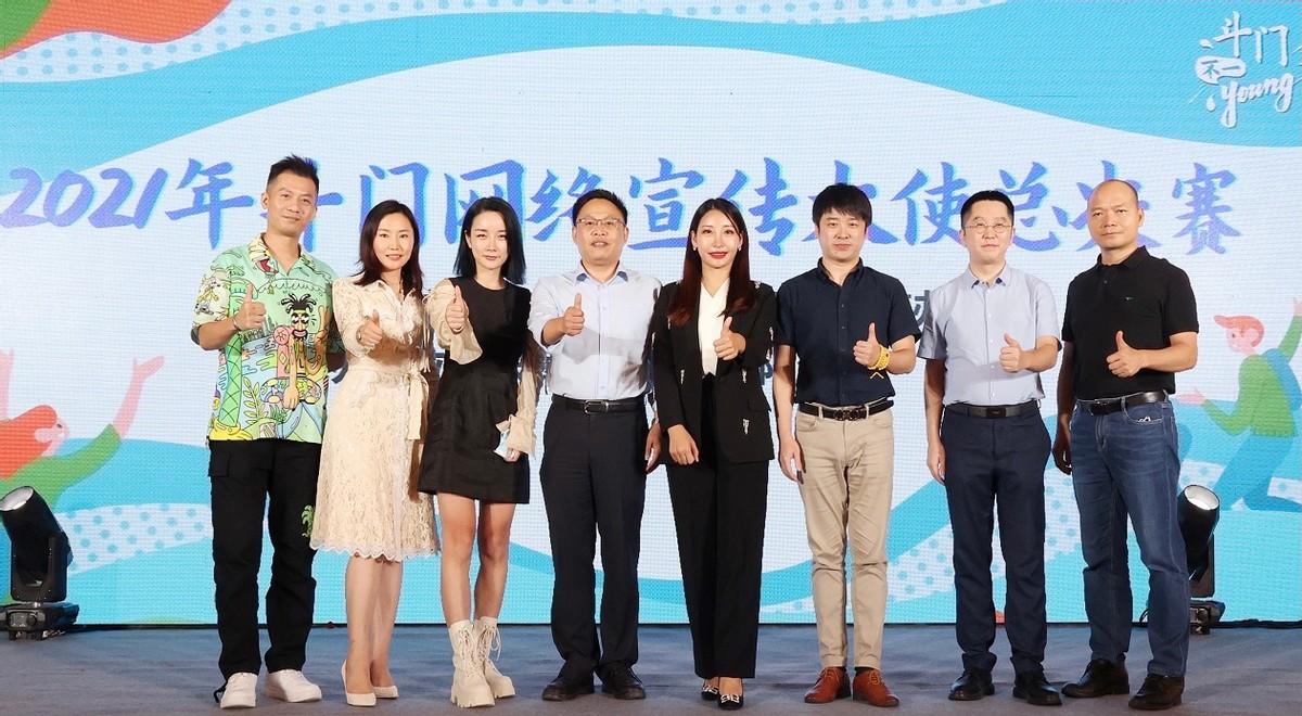 澳门天天六开彩，正版与诚信的双重考量2025新澳门天天精准免费大全